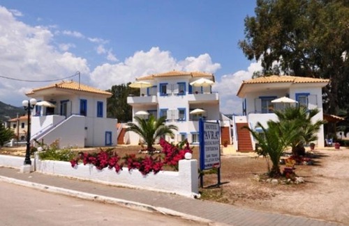 Melissopetra Hotel | Hotel Avra