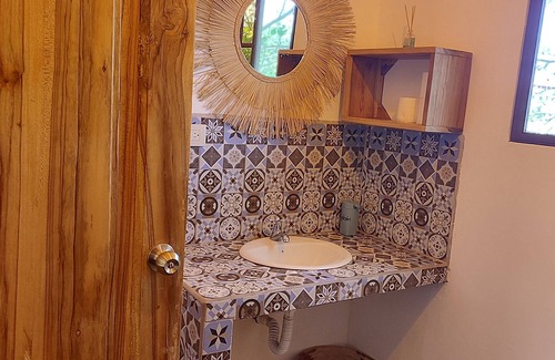 Puerto Lopez Hotel | HOTEL CAFE MADAME PUERTO LOPEZ