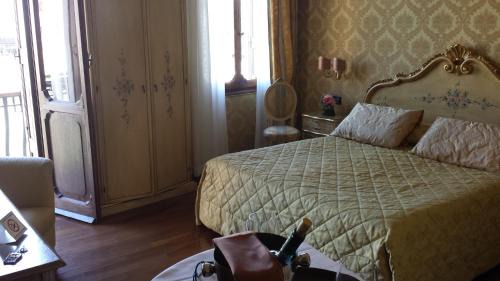 Santa Croce Hotel | Hotel Carlton On The Grand Canal