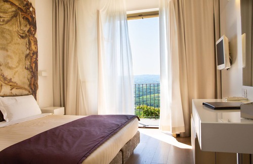 Villa-borgo Hotel | Hotel Castello di Santa Vittoria