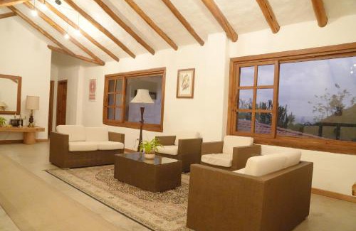 Guangopolo Hotel | Hotel Claroscuro Casa Ilayaku