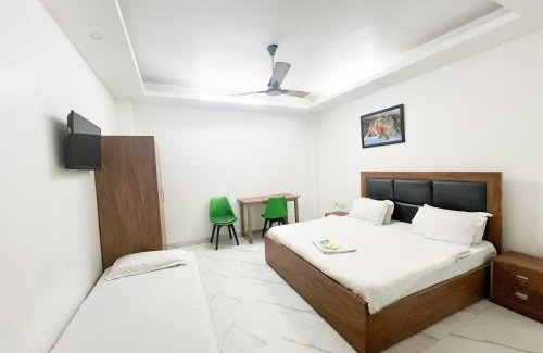 Noida Hotel | Hotel Classic By Roomshala - Nizamuddin Dargah