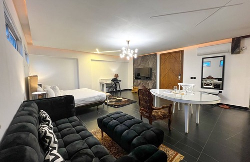 Saddar Town Hotel | Hotel Crown Inn