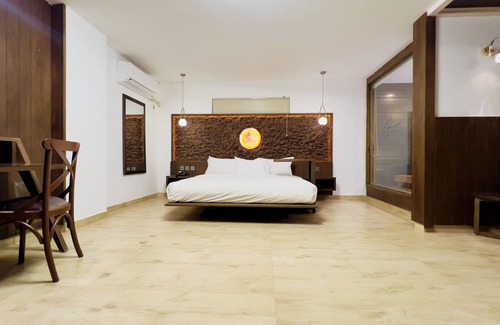 Saddar Town Hotel | Hotel Crown Inn