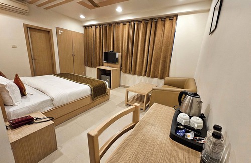 Allahabad Hotel | Hotel Crown Palace