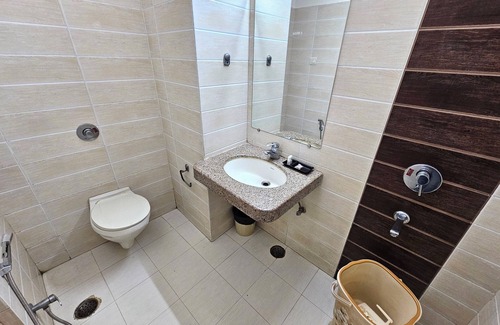 Allahabad Hotel | Hotel Crown Palace