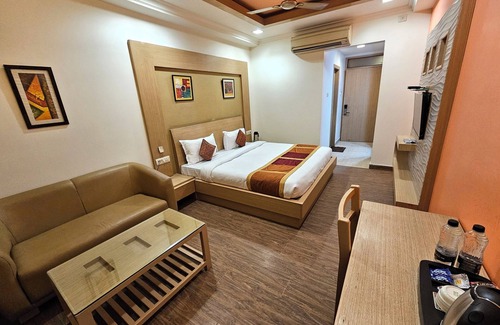 Allahabad Hotel | Hotel Crown Palace