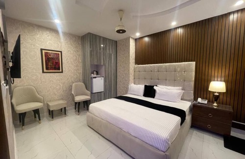 Fatehjang Hotel | Hotel Croydon International