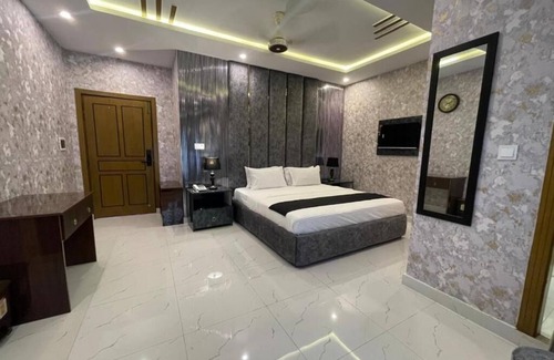 Fatehjang Hotel | Hotel Croydon International