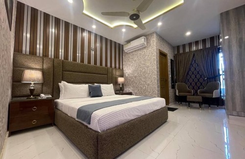 Fatehjang Hotel | Hotel Croydon International