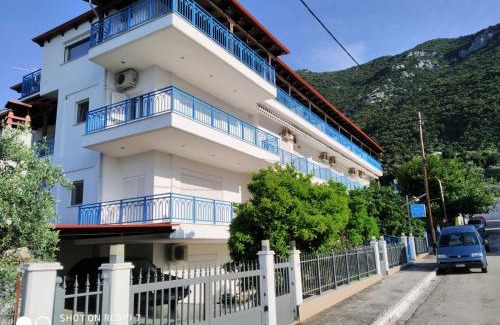 Kamena Vourla Hotel | Hotel Dellis