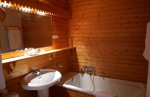 Faverges-Seythenex Hotel | Hotel du Parc - Manoir du Baron Blanc