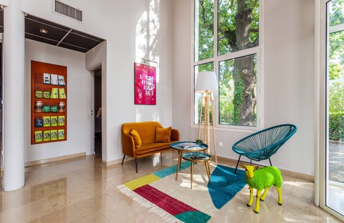 Craponne Hotel | Hotel Full Colors