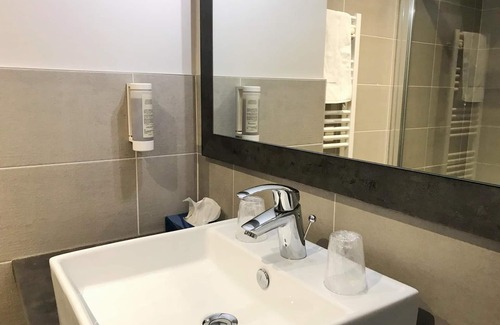 Craponne Hotel | Hotel Full Colors