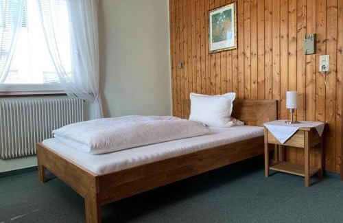 Nuertingen Bed & Breakfast | Hotel Garni Siedlerstube