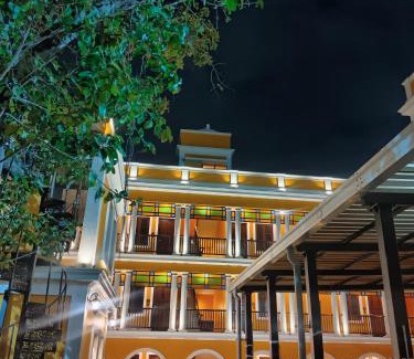 Manchanabele Hotel | Hotel Grand Palais
