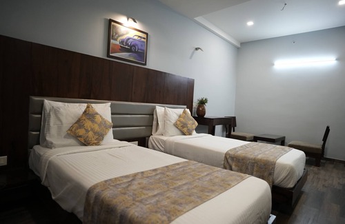 Valsad Hotel | Hotel Grandeur