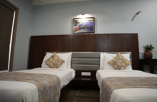 Valsad Hotel | Hotel Grandeur