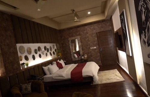 G-7 Sector Hotel | Hotel Heaven Heights