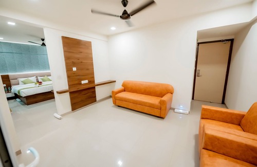 Adyar Hotel | Hotel Heraa International