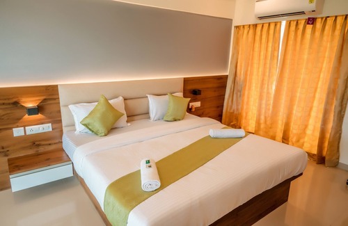 Adyar Hotel | Hotel Heraa International