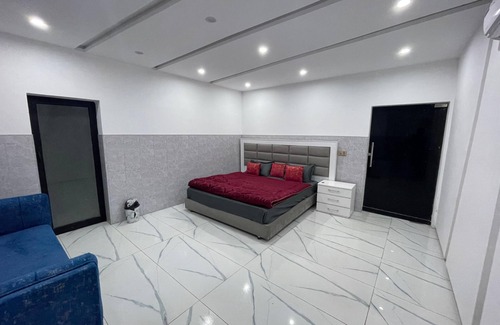 Gujrat Hotel | HOTEL HOLIDAY INN GUJRAT stay with provide 100 privacy and safety