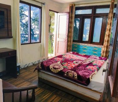 Dalhousie Hotel | HOTEL HOLIDAY PLAZA DALHOUSIE - Near Ghandhi Chowk Mall Road