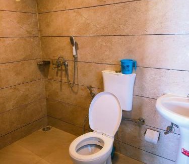 Dalhousie Hotel | HOTEL HOLIDAY PLAZA DALHOUSIE - Near Ghandhi Chowk Mall Road