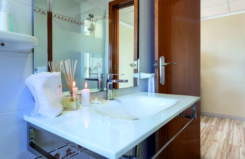 Diputacion de Rincon de San Gines Hotel | Hotel Izán Cavanna