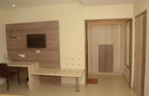 Thirukadaiyur Hotel | Hotel kanakabhishegam First Hotel From The Thirukadaiyur Temple