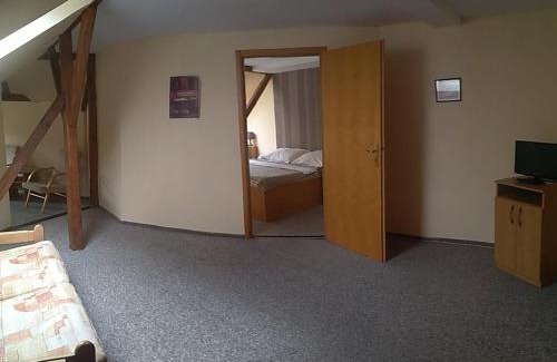 Kacanovy Hotel | Hotel Kralicek