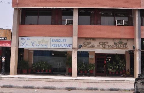 Sector 35 Bed & Breakfast | Hotel Le Crown