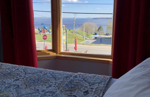 Tadoussac Hotel | Hotel Le Pionnier