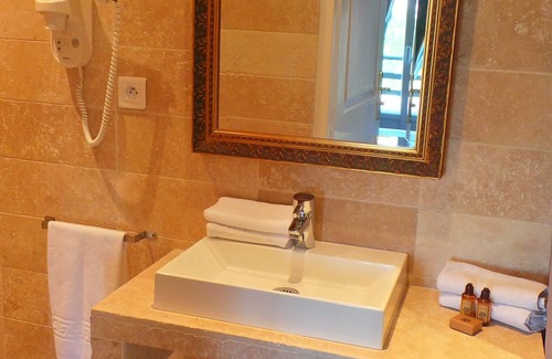 Antibes Old Town Hotel | Hotel Le Relais Du Postillon