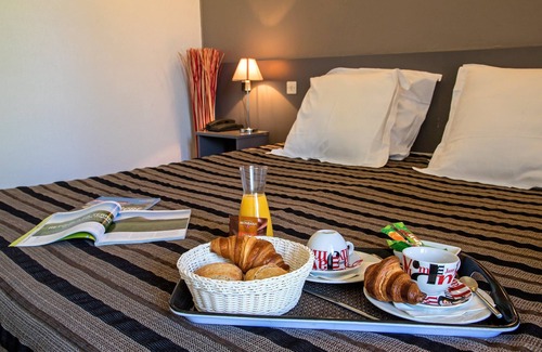 Lavilledieu Hotel | Hotel Les Persedes Sud Ardeche