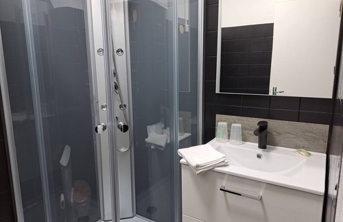 Aramon Hotel | hotel les platanes