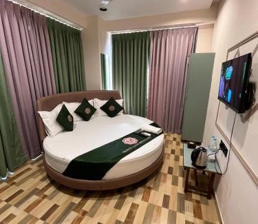 Adajan Hotel | Hotel Luxurious Inn