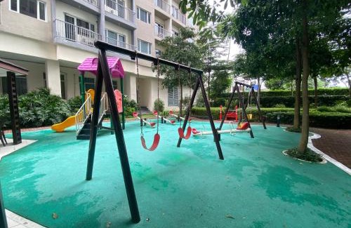 Las Pinas Apartment | Hotel Luxury Twin Bed Room with Balcony Las Pinas-South Residence