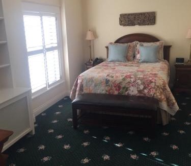 Point Richmond Hotel | Hotel Mac