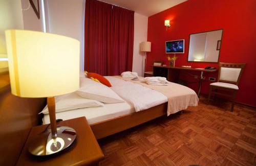 Nerezine Hotel | Hotel Manora