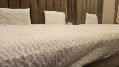 Gulshan-e-Iqbal Hotel | Hotel Moon Light