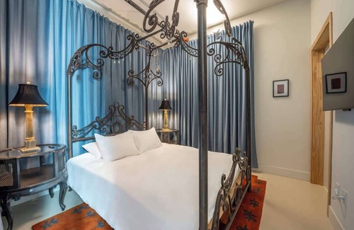 Logan Heights Hotel | Hotel Narcissus - Room 2