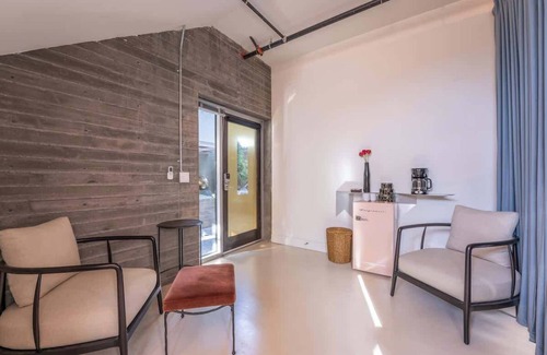 Logan Heights Hotel | Hotel Narcissus - Room 2