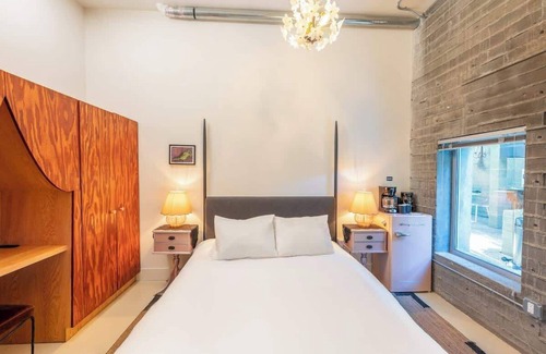 Logan Heights Hotel | Hotel Narcissus - Room 1