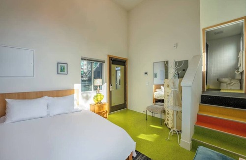 Logan Heights Hotel | Hotel Narcissus - Room 5