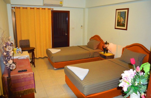 Thap Yao Hotel | Hotel near Suvarnabhumi Airport, 15 minutes drive.We service 24 hours.