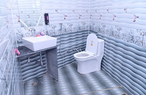 Misrikh Hotel | HOTEL NEELKANTH PALACE