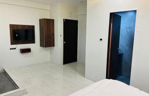 Surat Hotel | Hotel New City Light