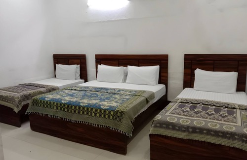 PECHS House | Hotel New Royal Residency