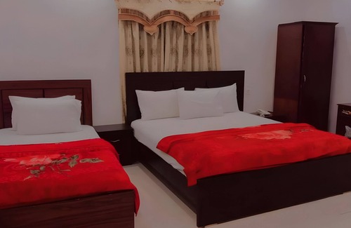 PECHS House | Hotel New Royal Residency